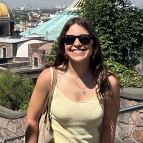 Veronica, Niñera o canguro en Sangenjo