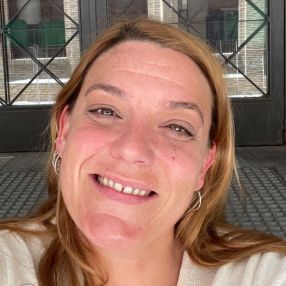 Aurora, Niñera o canguro en Huesca