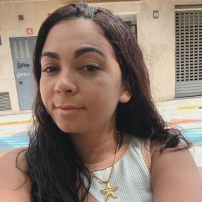 Aline, Babysitter in Liria