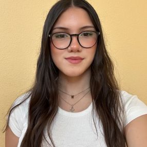 Nina, Babysitter in Brunete
