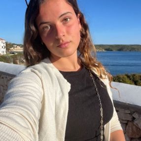Eloisa, Niñera o canguro en Es Castell