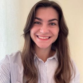Alina, Niñera o canguro en Onil