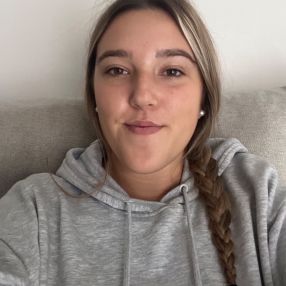Paula Rodríguez, Niñera o canguro en Canovelles