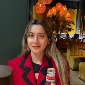 Antonella, Niñera o canguro en Benifayó