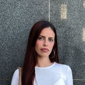 Veronica, Niñera o canguro en Los Corrales
