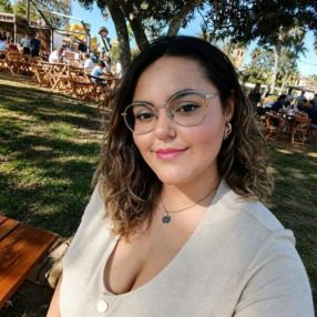 Nuria, Niñera o canguro en Lora del Río