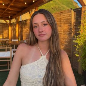 Alba, Babysitter in Laredo