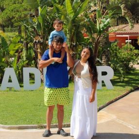 Lari, Familia en Palafrugell