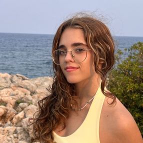 Mireya, Babysitter in Brenes
