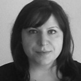 Lucía, Babysitter in A Guarda