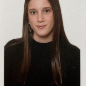Eva, Niñera o canguro en Fuentespina