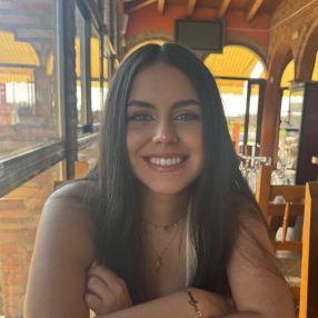 Aroa, Niñera o canguro en Velilla de San Antonio