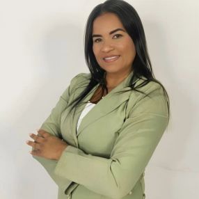 Laura, Niñera o canguro en Burjasot