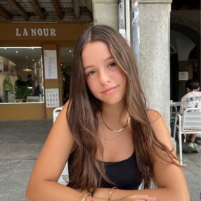 Aitana, Niñera o canguro en Tona