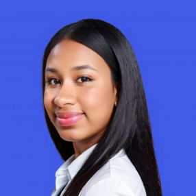 Karol Yelitza, Babysitter in Crevillente