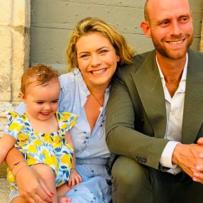 Julie, Familia en Madrid