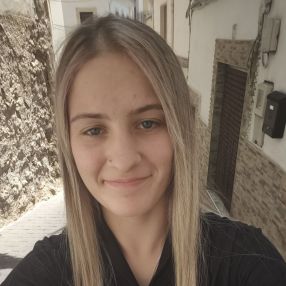 Ariadna, Babysitter in Berriozar