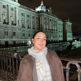 Iria, Babysitter in Sevilla la Nueva