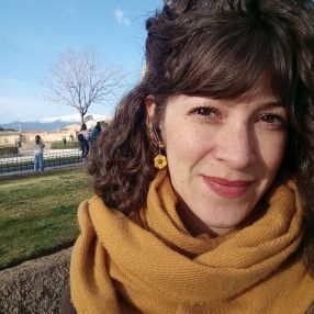 Flor, Babysitter in Burjasot