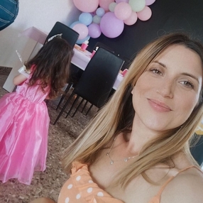 Tamara Simona, Niñera o canguro en Albal