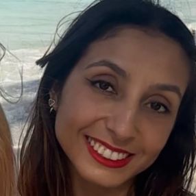 Stefani, Niñera o canguro en A Pobra do Caramiñal