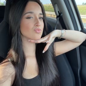 Julia, Niñera o canguro en El Condado