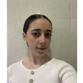 Laura, Niñera o canguro en El Condado
