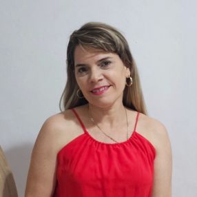 Yordanka, Niñera o canguro en El Bebedero