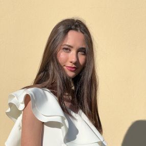 María Sánchez Maraver, Niñera o canguro en Palma del Río