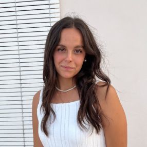Esther, Niñera o canguro en Cobeña