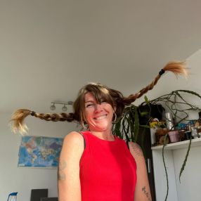 Giulia, Niñera o canguro en La Oliva