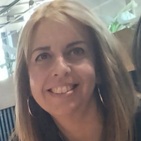 Esther, Niñera o canguro en Loeches