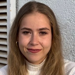 Nerea, Niñera o canguro en Alcalá del Río
