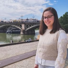 Lourdes, Niñera o canguro en Mancha Real