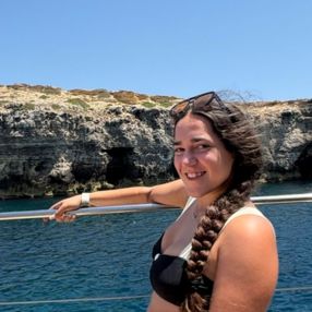 Andrea, Niñera o canguro en El Chaparral
