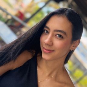 Alejandra, Niñera o canguro en La Algaba