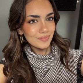 Julia, Niñera o canguro en Baza