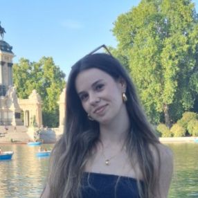 Laura, Niñera o canguro en Tomiño
