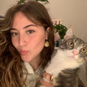 Maddalena, Niñera o canguro en La Oliva