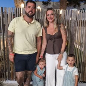 VERÓNICA, Familia en Dos Hermanas