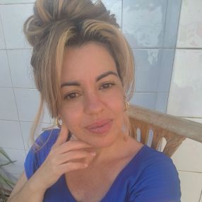 Lisbet, Niñera o canguro en San Bartolomé