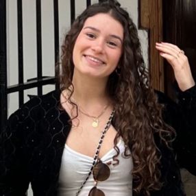 Leire, Niñera o canguro en Andoain