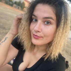 Mariluz, Babysitter in Verín