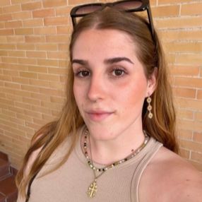 Julia, Niñera o canguro en Espartinas