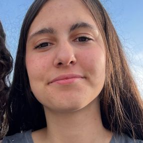 Sara, Niñera o canguro en las matas