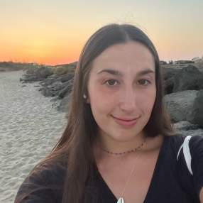 Ariadna, Niñera o canguro en Castell de Cabres