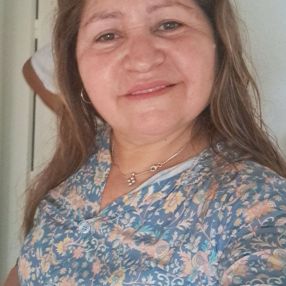 Deysi, Niñera o canguro en Busot