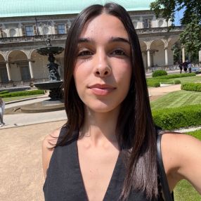 Luana, Babysitter in A Guarda