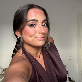 Laura, Niñera o canguro en Dos Hermanas