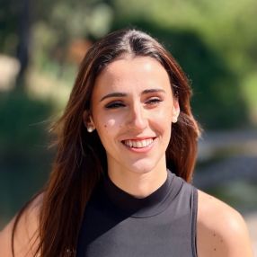 Alba, Babysitter in Manilva
